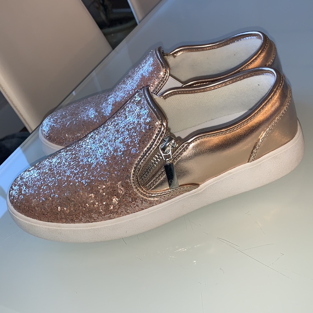 Nine West sneaker - size 5